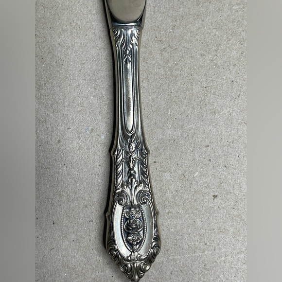 Rose Point Sterling Handle 1934 Butter Spreader  6 1/4 Wallace Silversmiths - Picture 4 of 6
